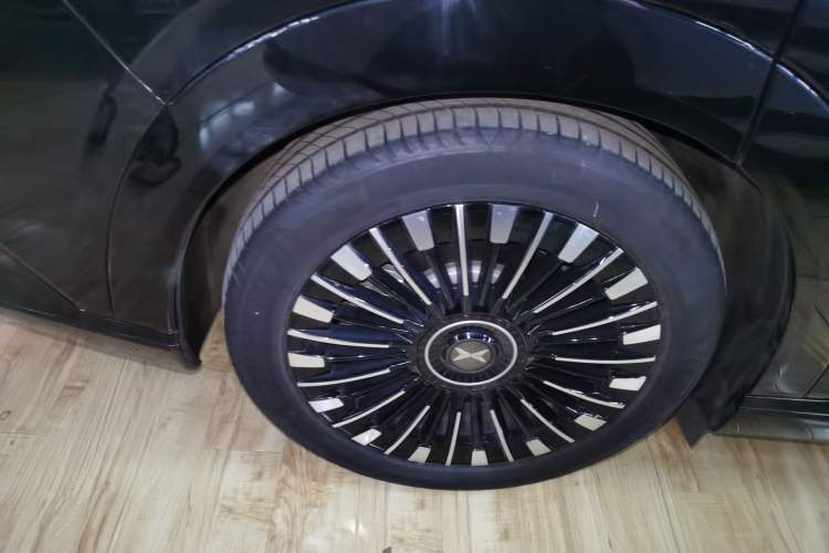 Used XPeng X9 2025 740 Ultra-Long Range Max Right Rear Wheel Hub