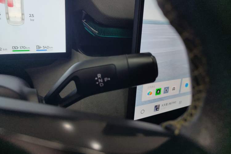 Used Lynk & Co 08 EM-P 2025 220 km All-Wheel-Drive Performance Halo
