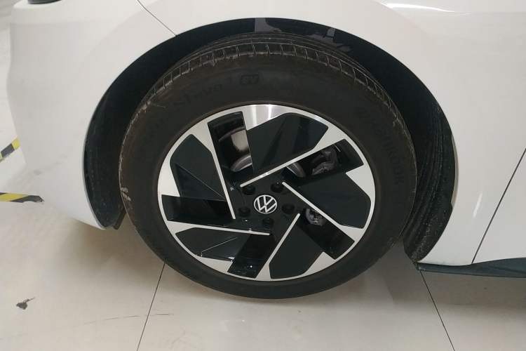 Used Volkswagen ID.3 2024 Outstanding Edition Exterior 1