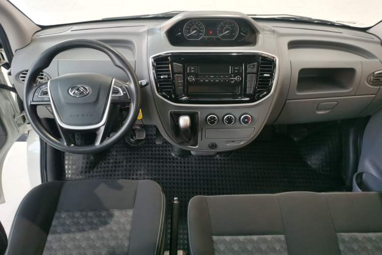 Used SAIC MAXUS Xintu V80 2021 2.0T Manual Classic Aoyuntong Short Wheelbase Mid-Roof 5/6-Seater