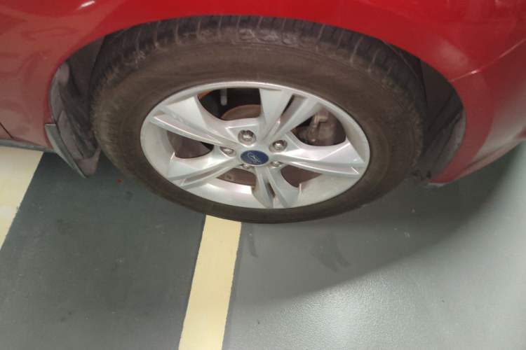 Used Ford Focus 2012 Sedan 1.6L Automatic Fashion Edition Right Front Wheel Hub