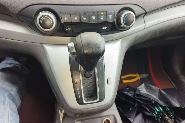 Used Honda CR-V 2012 2.0L two-wheel drive urban version
