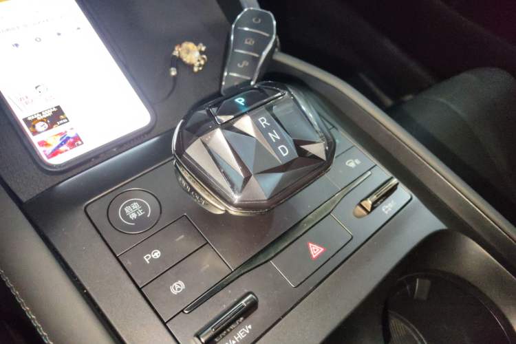 Used BYD Qin L 2025 DM-i Smart Drive 80KM Leading Model Gear Lever