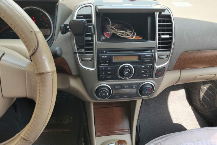 Used Nissan Sylphy 2009 1.6 XL Manual Luxury Sunroof Edition Audio And AC Panel