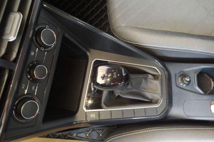 Used Volkswagen Lavida 2023 New Rui 1.5L Automatic New Yi Edition Gear Lever