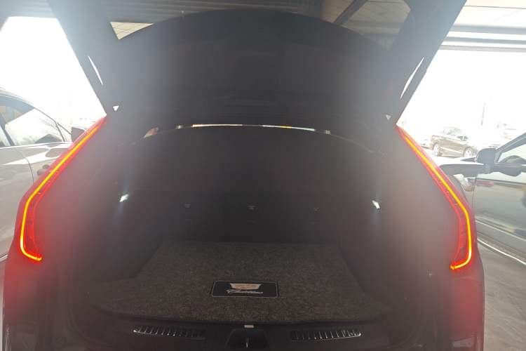 Used Cadillac XT4 2018 28T Two-Wheel-Drive Luxury Model
