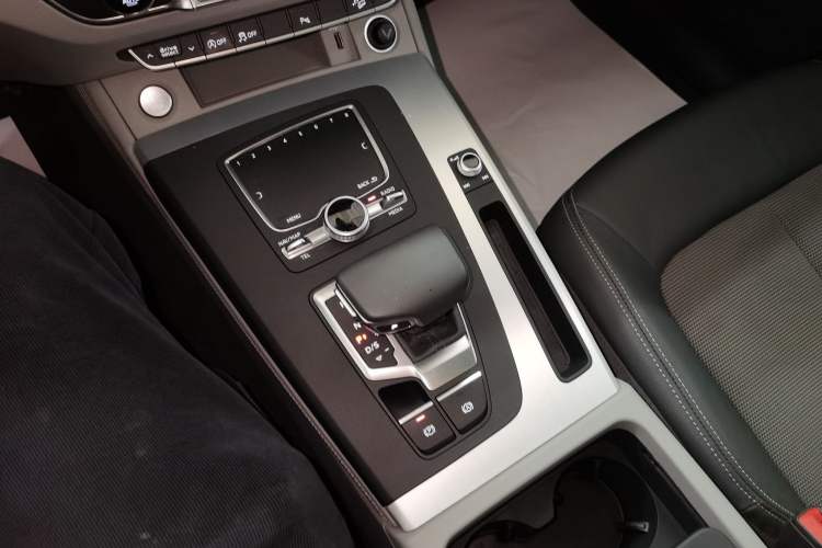 Used Audi Q5L 2018 40 TFSI Prestige Fashion Edition China V Gear Lever