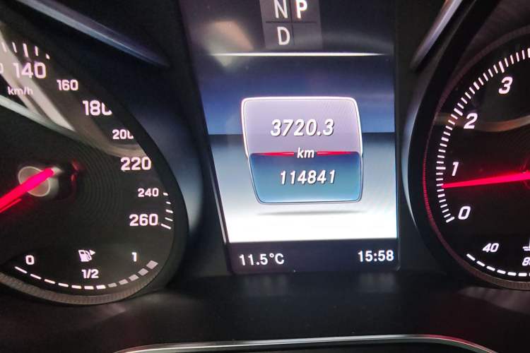 Used Mercedes-Benz GLC 2017 GLC 260 4MATIC Luxury Model