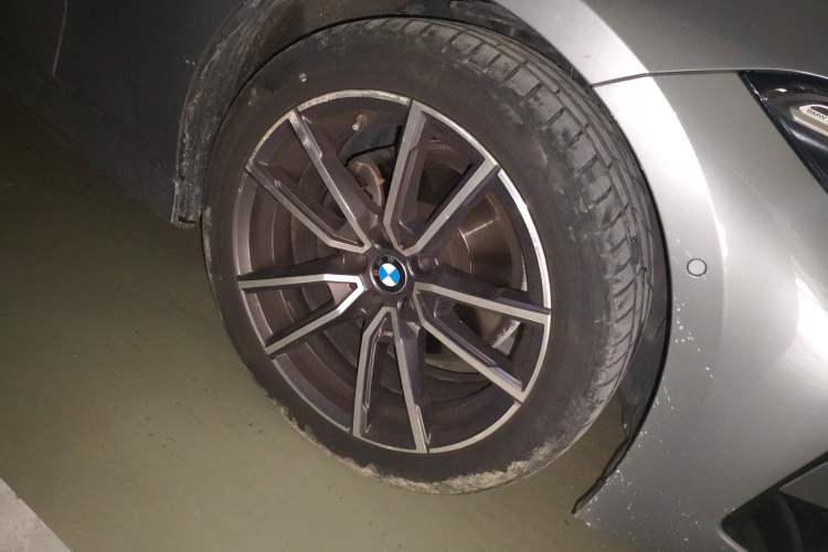 Used BMW 3 Series 2023 325Li M Sport Package Right Front Wheel Hub