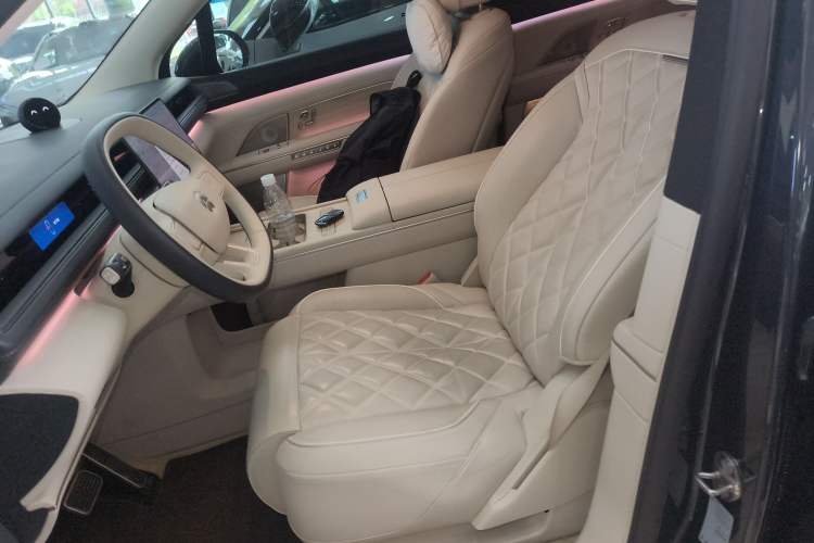 Used Nio ES8 2026 Model 6-seat Executive Signature Edition Left Front Seat