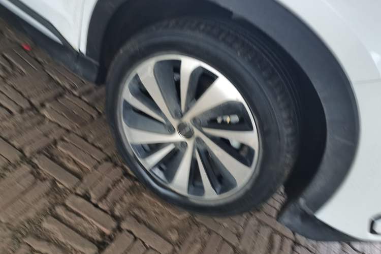 Used BYD Song PLUS New Energy 2023 Champion Edition DM-i 110KM Flagship PLUS Right Front Wheel Hub