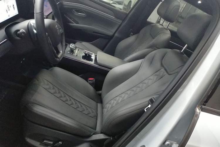 Used BYD Song L DM-i 2025 Intelligent Driving Version 160 km Beyond-Range Type
