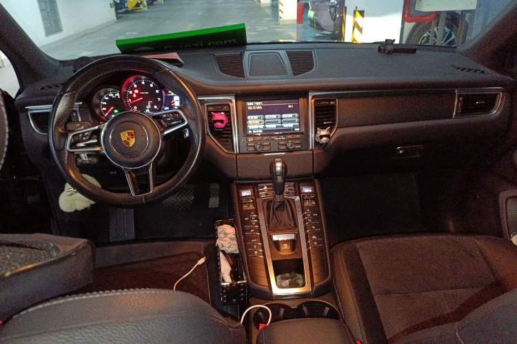 Used Porsche Macan 2014 Macan 2.0T Center Console