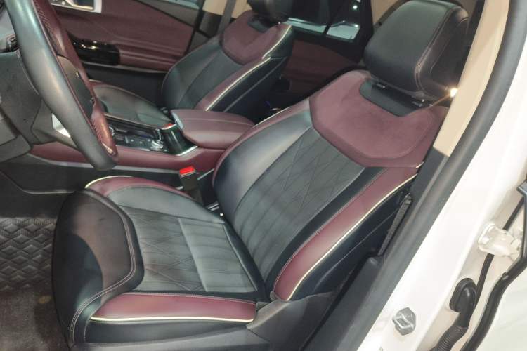 Used Ford Explorer 2023 EcoBoost 285 Four-Wheel Drive Titanium Edition 6 Seats