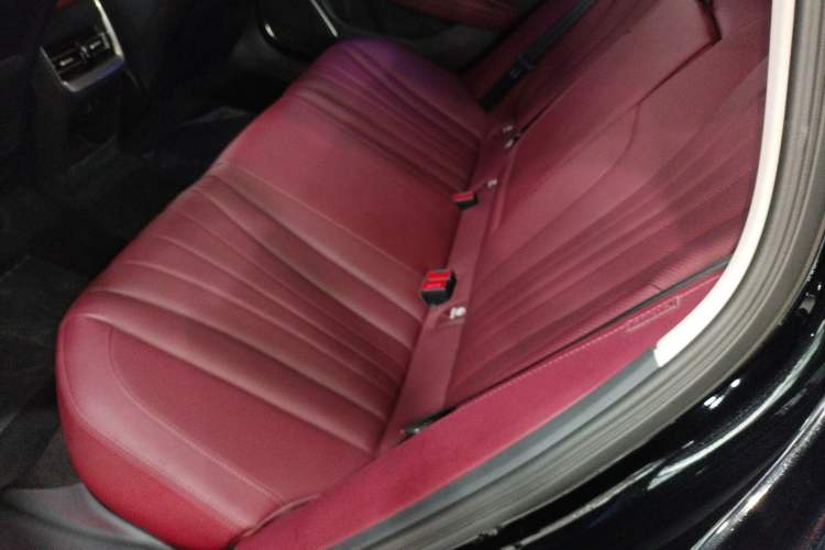 Used Hongqi H5 2025 2.0T Automatic Flag Edition – 500 000 Units Commemorative Version