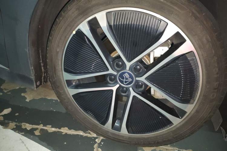 Used BYD Han 2023 EV Champion Edition 605KM Front-Drive Premium Model Right Front Wheel Hub