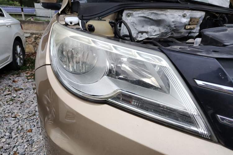 Used Volkswagen Tiguan 2012 1.4TSI Manual Two-Wheel-Drive Urban Edition Right Front Headlight