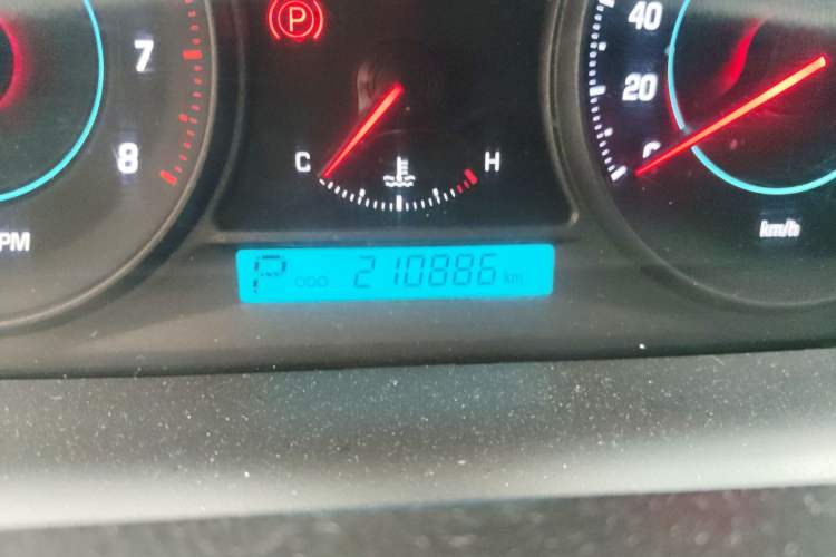 Used Chevrolet Captiva 2014 2.4L 4x4 Flagship Edition 7 Seats Odometer Close Up