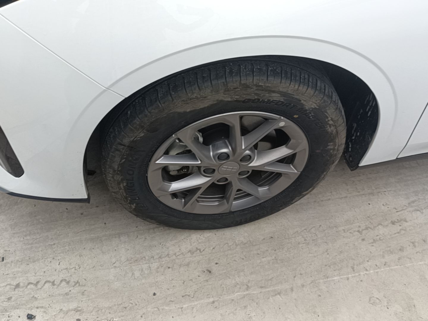 Geely Galaxy L6 2025 EM-i 60km Launch Edition — снимка 10