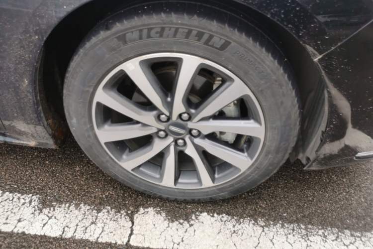 Used Lincoln Continental 2017 2.0T Two-Wheel Drive Deluxe Edition Right Front Wheel Hub