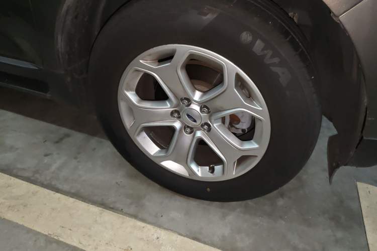 Used Ford Edge 2012 2.0T Elite Edition Right Front Wheel Hub