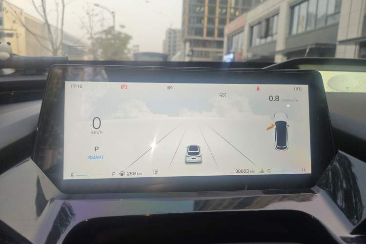 Used CHANGAN OSHAN Z6 2022 Blue Whale 1.5T DCT Smart Navigation Model
