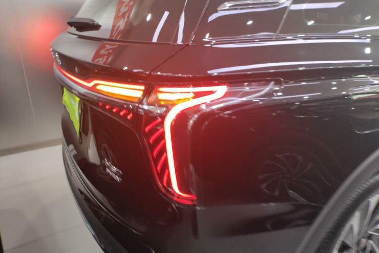 Used Hongqi HS7 PHEV 2024 2.0T PHEV Four-Wheel Drive Flagship Edition 6 Seats
