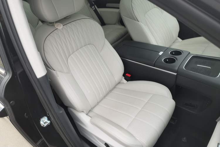 Used VOYAH Dream 2025 PHEV Four-Wheel-Drive Flagship Kunpeng Edition
