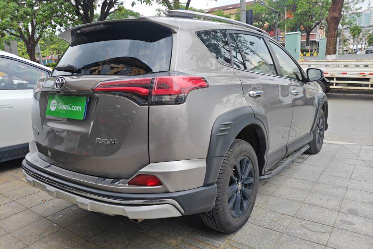Used Toyota RAV4 2019 2.0L CVT Two-Wheel Drive Fashion X Limited Edition China VI Standard
