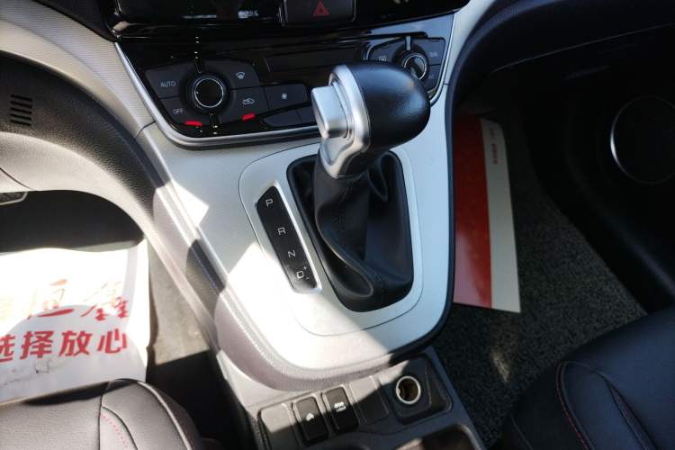 Used Haval M6 2019 1.5T DCT Two-Wheel Drive Value Edition China VI Standard Gear Lever