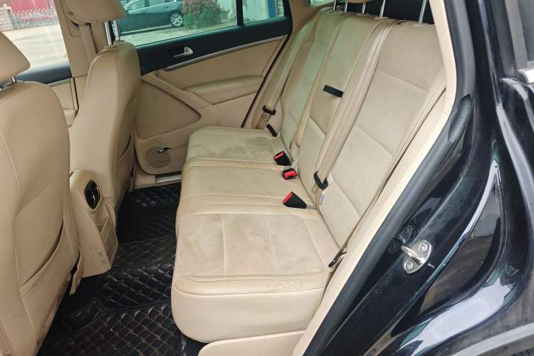 Used Volkswagen Tiguan 2013 2.0 TSI Automatic All-Wheel-Drive Flagship Edition Left Rear Seat