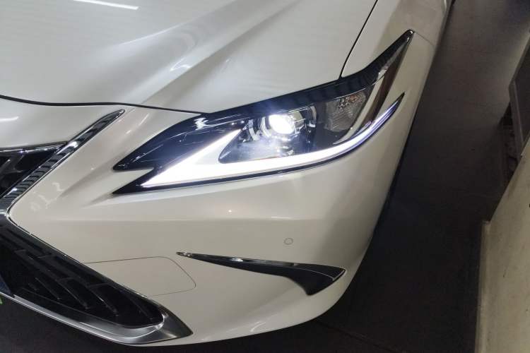 Used Lexus ES 2022 200 Excellence Edition
