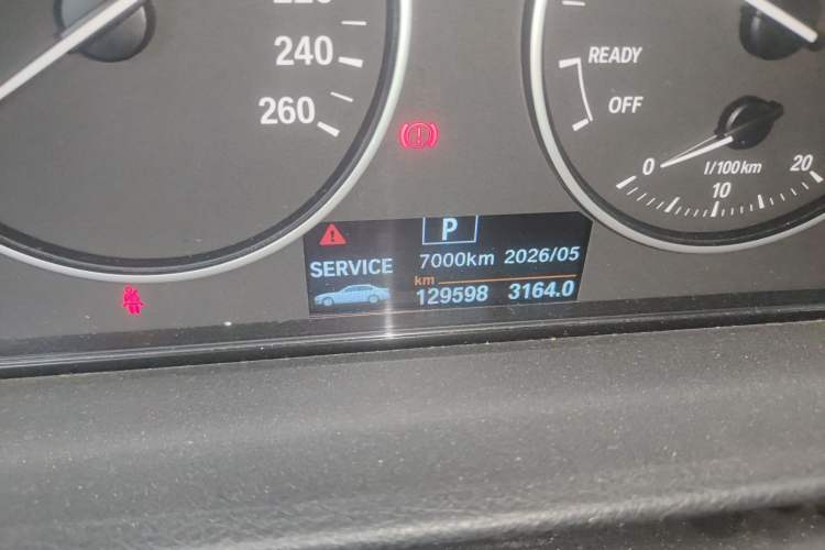 Used BMW 3 Series 2017 320Li Fashion Model Odometer Close Up