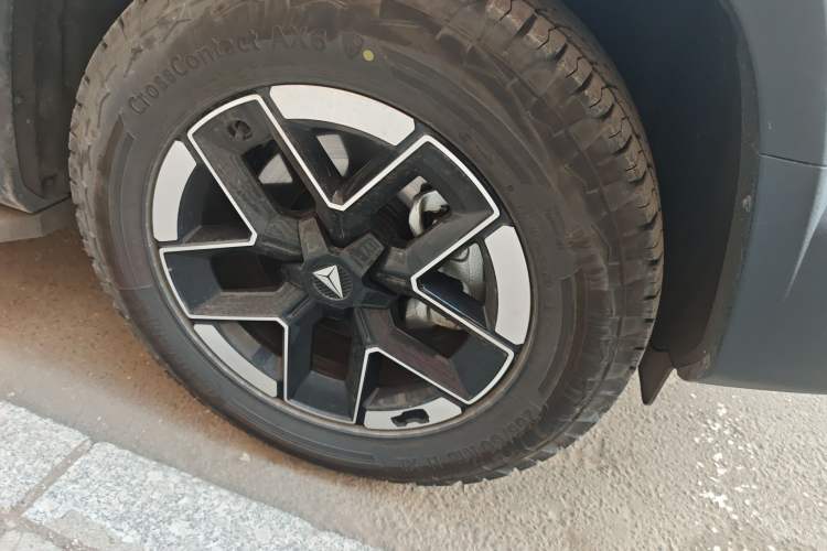 Used Deepal G318 2024 Four-Wheel-Drive Air Suspension Model
