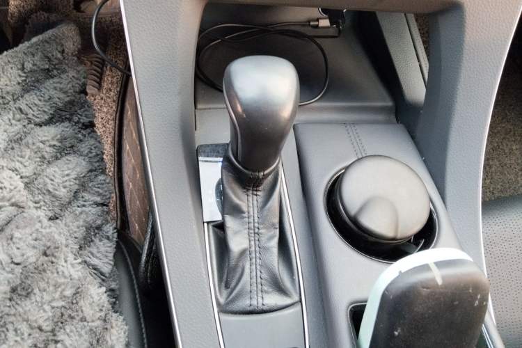 Used Toyota Avalon 2019 2.0L Luxury Edition China VI Standard Gear Lever