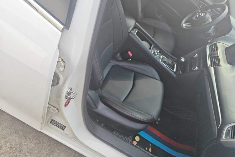 Used Mazda 3 Axela 2017 Sedan 1.5L Automatic Luxury Model Emission Standard China V Right Front Seat