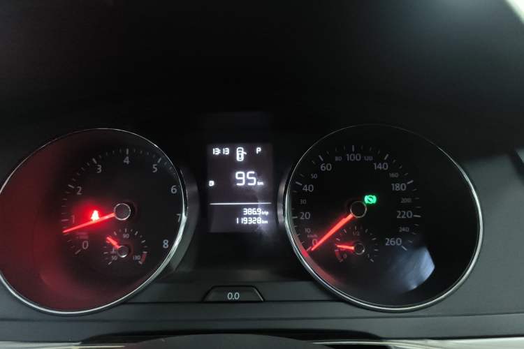 Used Volkswagen Lamando 2015 230TSI DSG Fashion Edition
