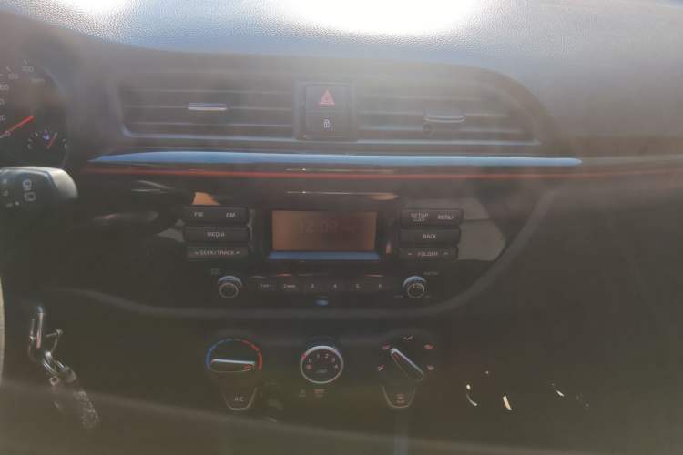 Used Kia KX Cross 2017 1.4L MT GLS
