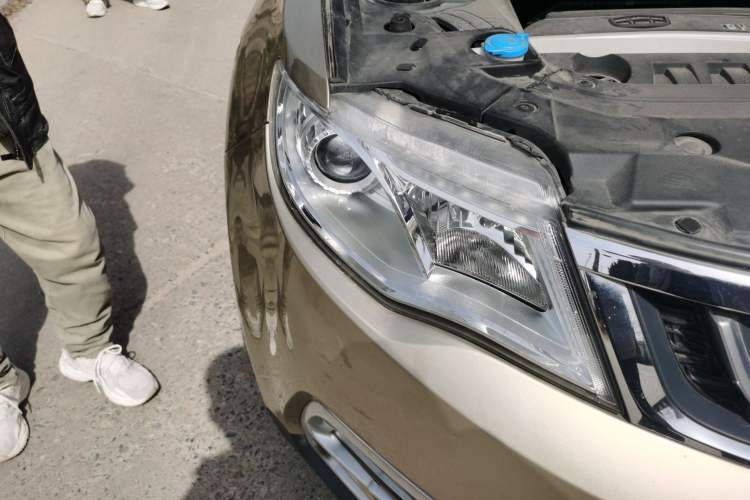 Used Geely Auto Emgrand X7 Sport 2016 2.0L Manual ZhiShang Version Right Front Headlight