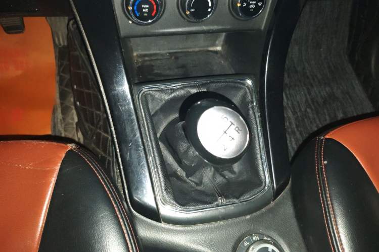 Used Land X8 2015 Explorer Edition 2.0T Diesel 4x4 Luxury Model Gear Lever