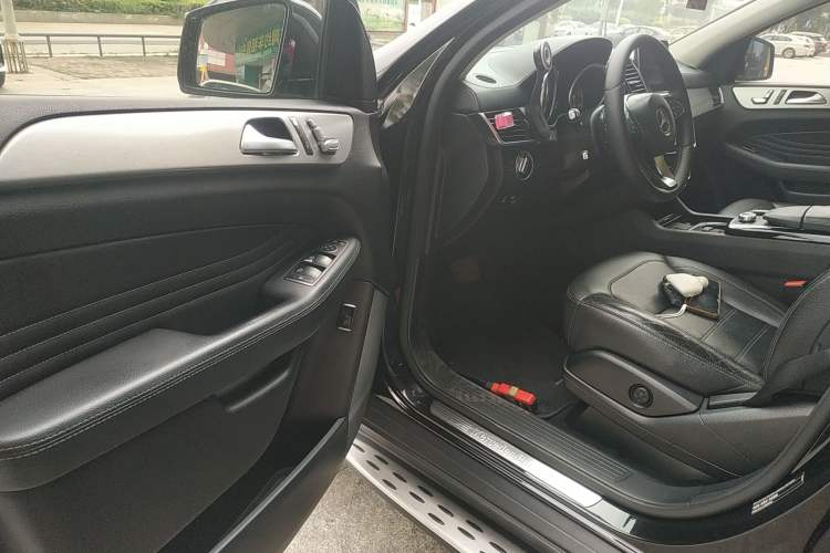 Used Mercedes-Benz GLE Coupe 2017 GLE 320 4MATIC Coupe SUV Driver Seat