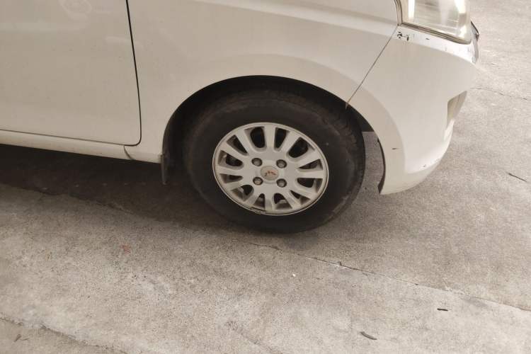 Used Wuling Rongguang V 2016 1.5L Standard Version Right Front Wheel Hub