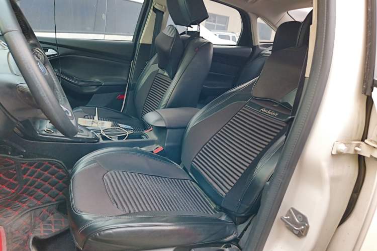 Used Ford Focus 2015 Sedan EcoBoost 125 Automatic Supreme Style Edition Left Front Seat