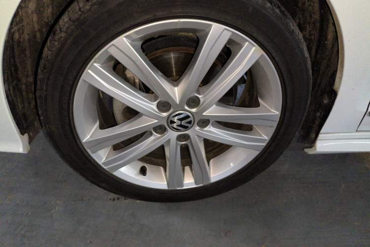 Used Volkswagen Sagitar 2018 280TSI DSG Ignite Edition Left Front Wheel Hub