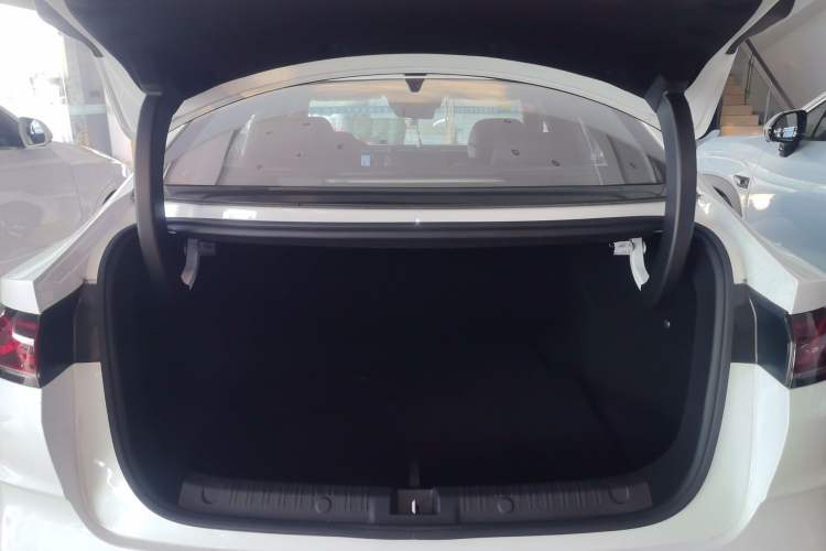 Used BYD Qin L 2025 DM-i Smart Drive 120KM Superior Model Trunk