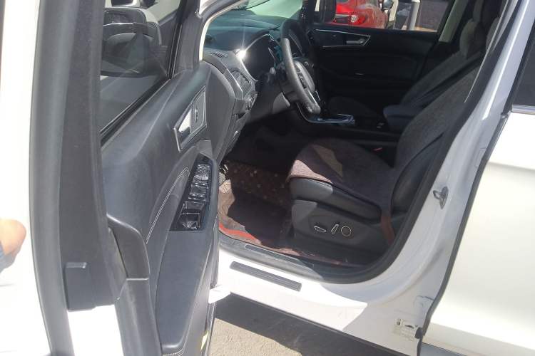 Used Ford Edge 2015 2.0T GTDi 4x4 High-Grade Model
