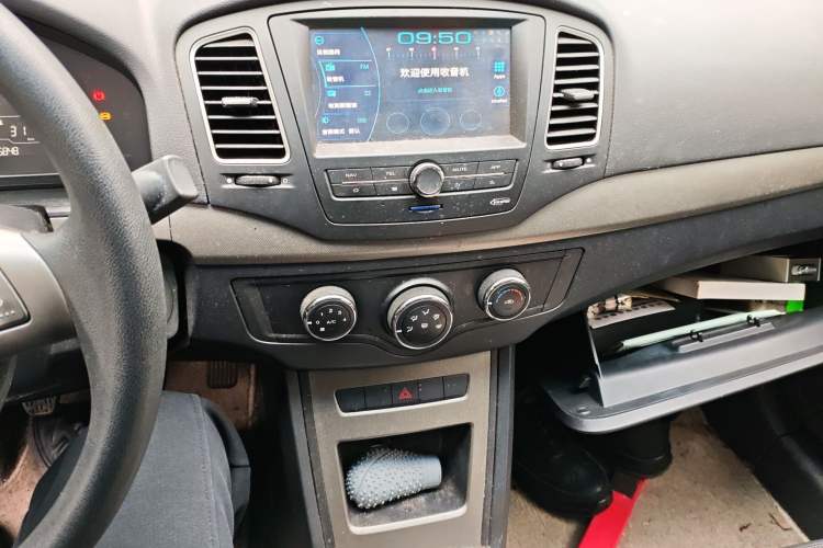 Used Roewe 350 2014 1.5L Manual Swift Edition Audio And AC Panel