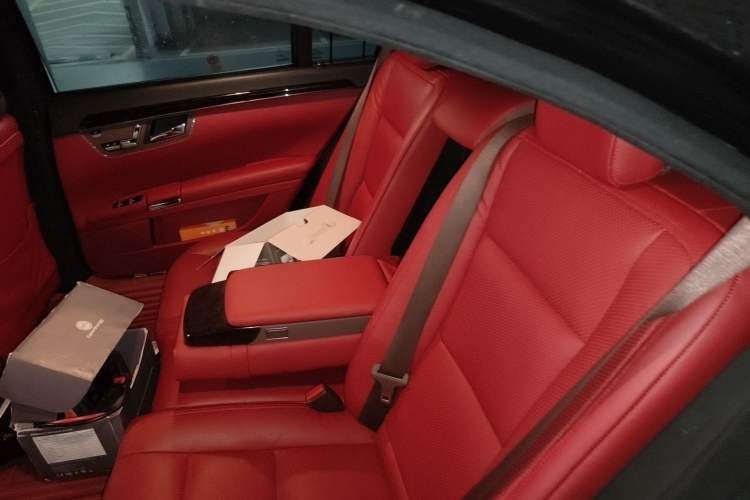 Used Mercedes-Benz S-Class 2012 S 300 L Prestige Grand Edition Left Rear Seat