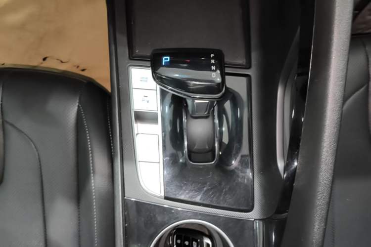 Used Hyundai Elantra 2021 1.5L CVT GLX Elite Edition Gear Lever