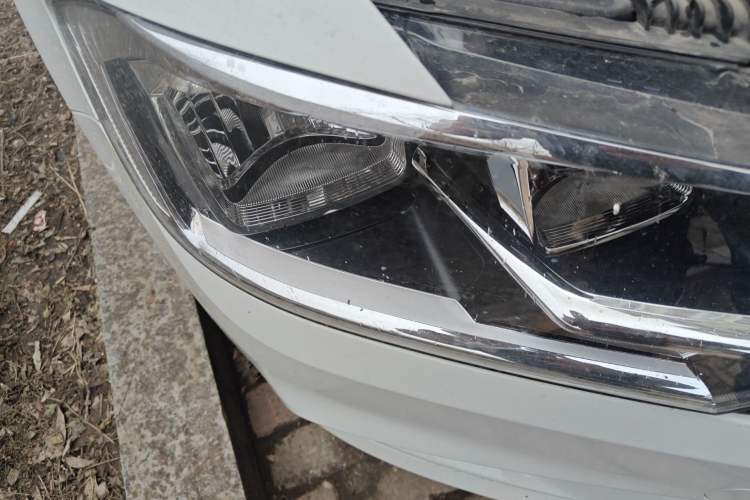 Used Volkswagen Bora 2017 1.6L Automatic Fashion Model Right Front Headlight